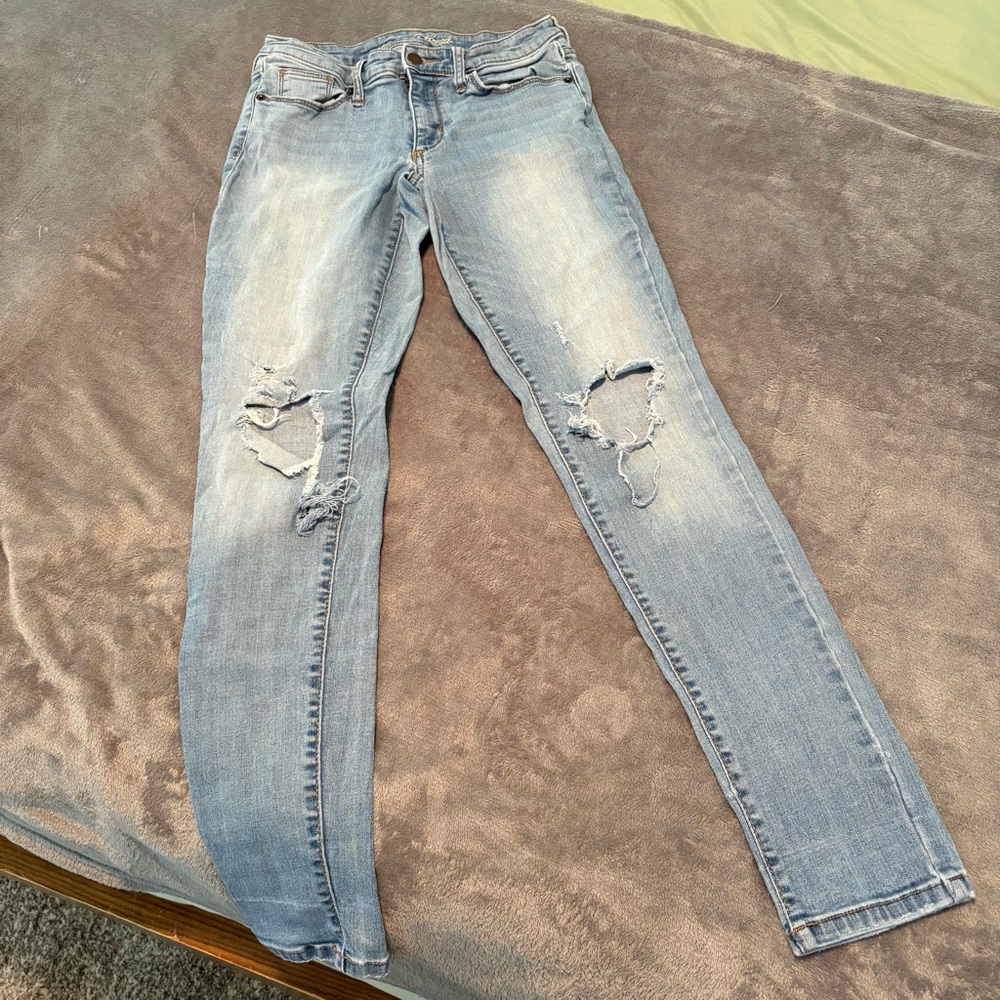 Universal Thread Distressed Light Blue Women's Jeans